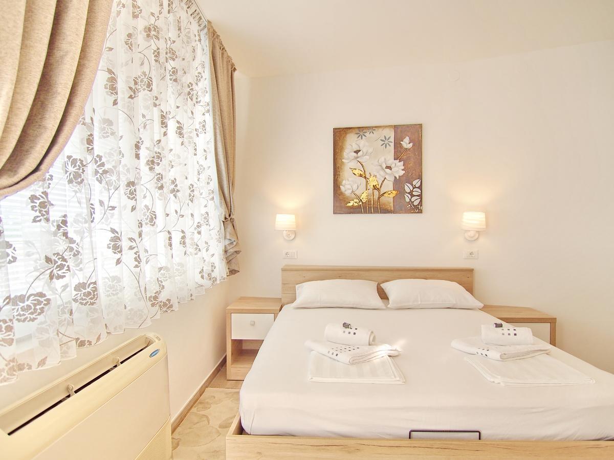 Apartment Sweet Escape *