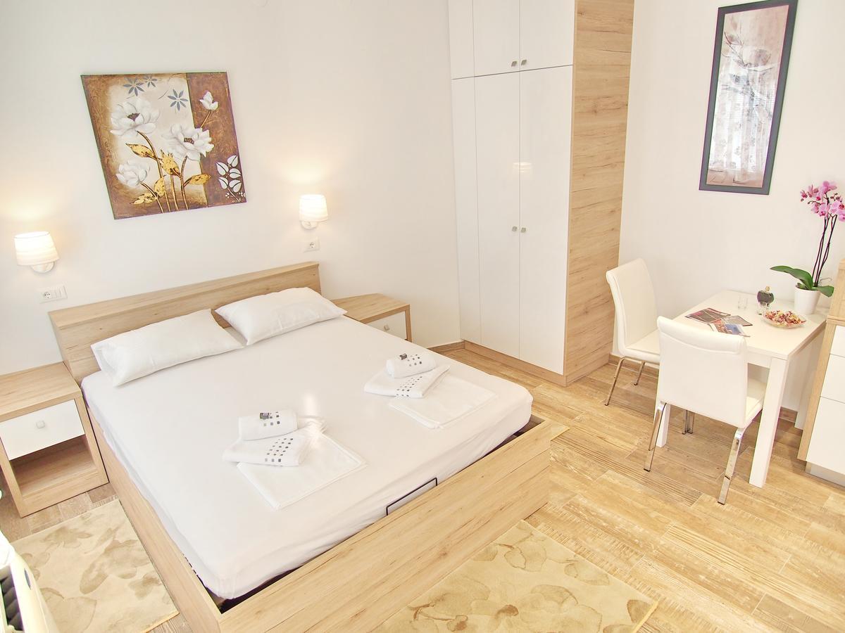 Apartment Sweet Escape *