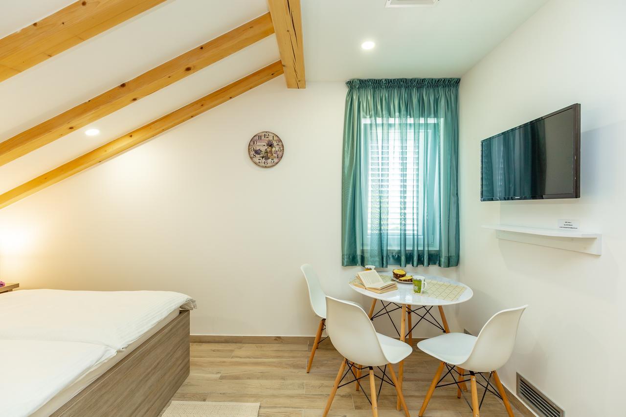 Apartment Sweet Escape *